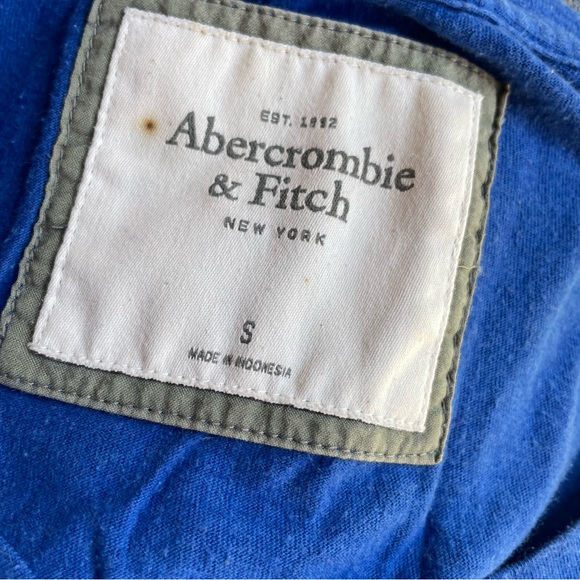 Abercrombie & Fitch blue T-shirt Women Small - Picture 10 of 10